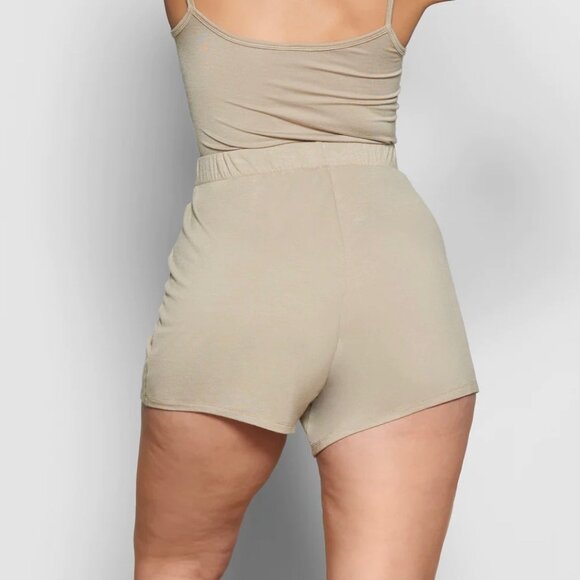 SKIMS Sleep Short Taupe Womens Large - Picture 3 of 12
